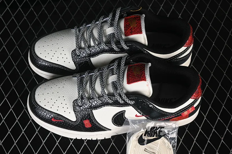 All categories Nk SB Dunk Series Nk SB Dunk Low High-end customized low-top sneakers Nike SB Dunk Low Year of the Horse limited edition Black and white contrasting colors High-end customized low-top casual sneakers YX5066-C92